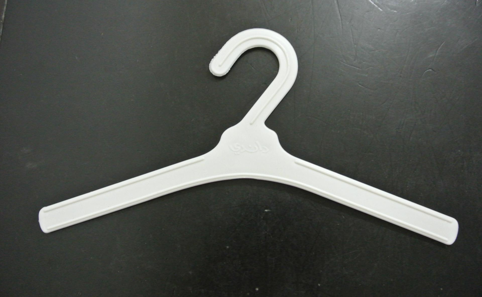 What is the difference between Metal hanger and Plastic hangers
